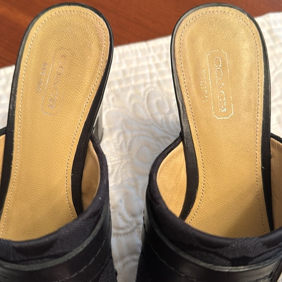 Coach clogs. - Picture 2 of 6